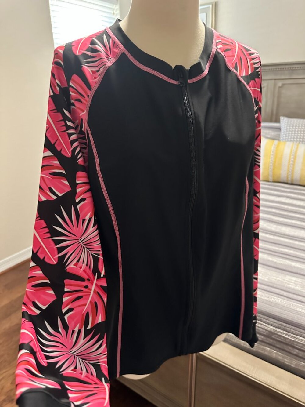 Kate Kasin Rashguard Top - Picture 2 of 7